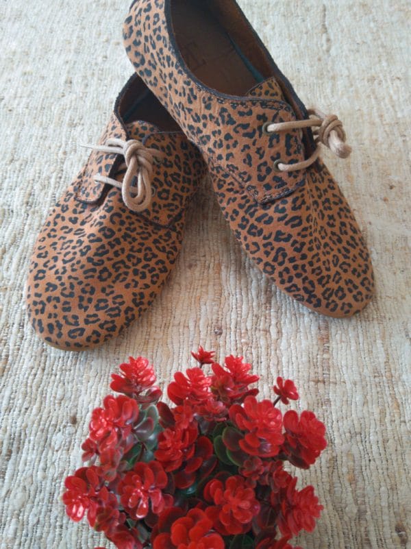 Zapato de cuero animal print venecia