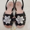 Capri negro con flor Plata